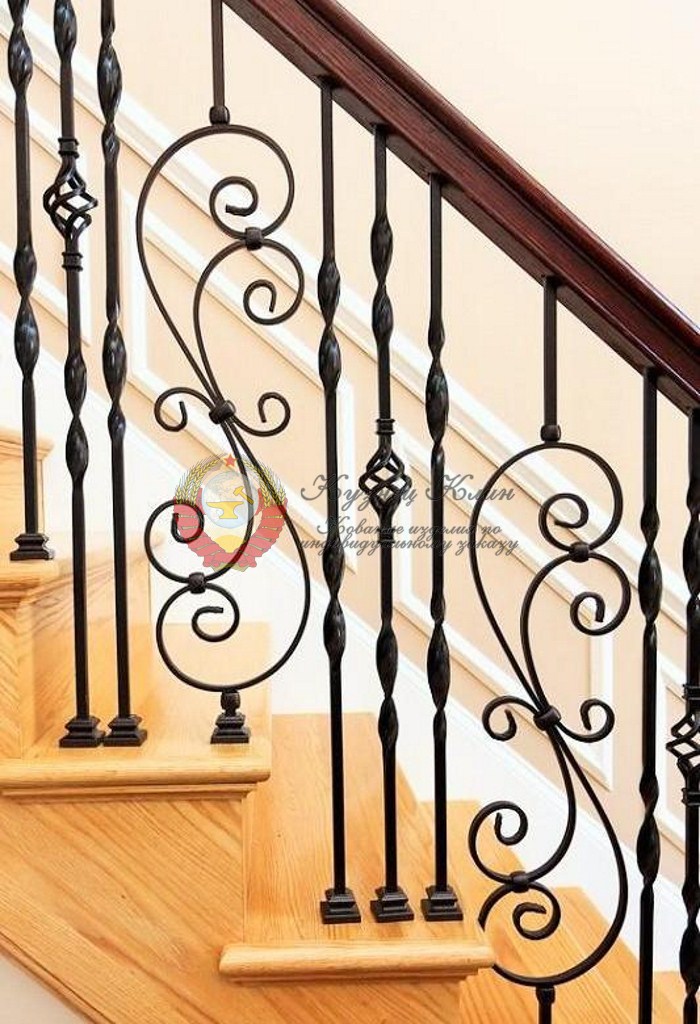 Перила кованые с опорой в ступень