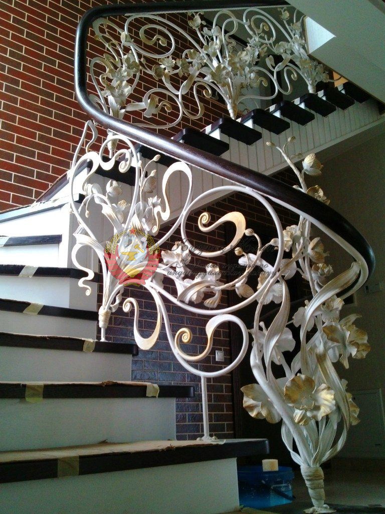 Перила с элегантной ковкой винт