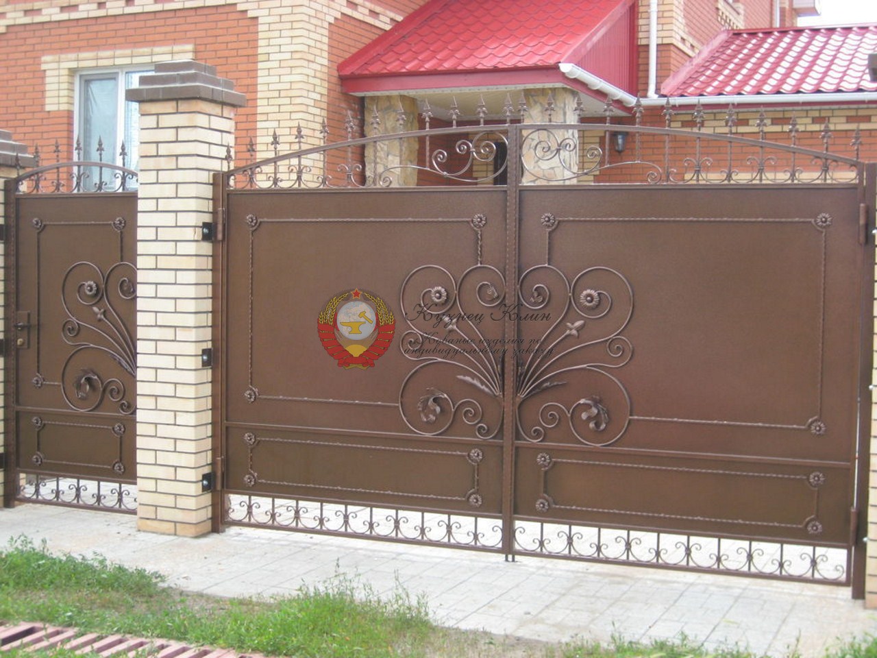 Кованые ворота с простым рисунком