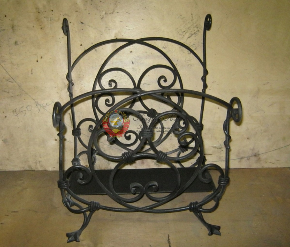 Кованая дровница открытая