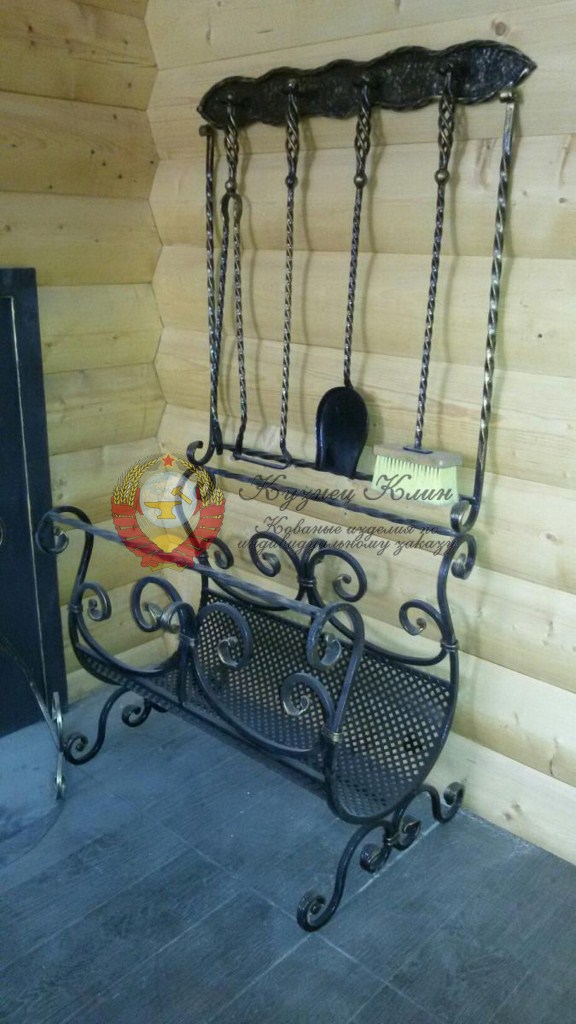 Кованая дровница с утворью