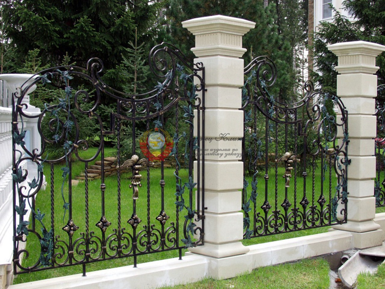 Кованые секции забора