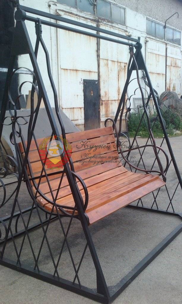 Кованые качели для отдыха