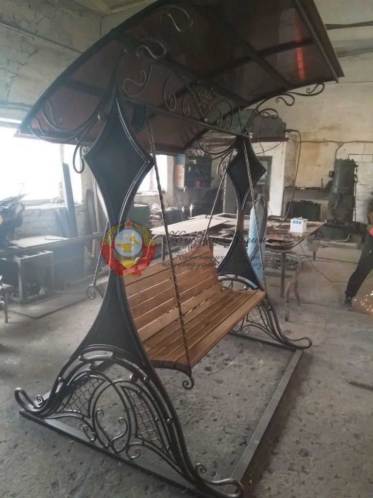Кованые качели красивые