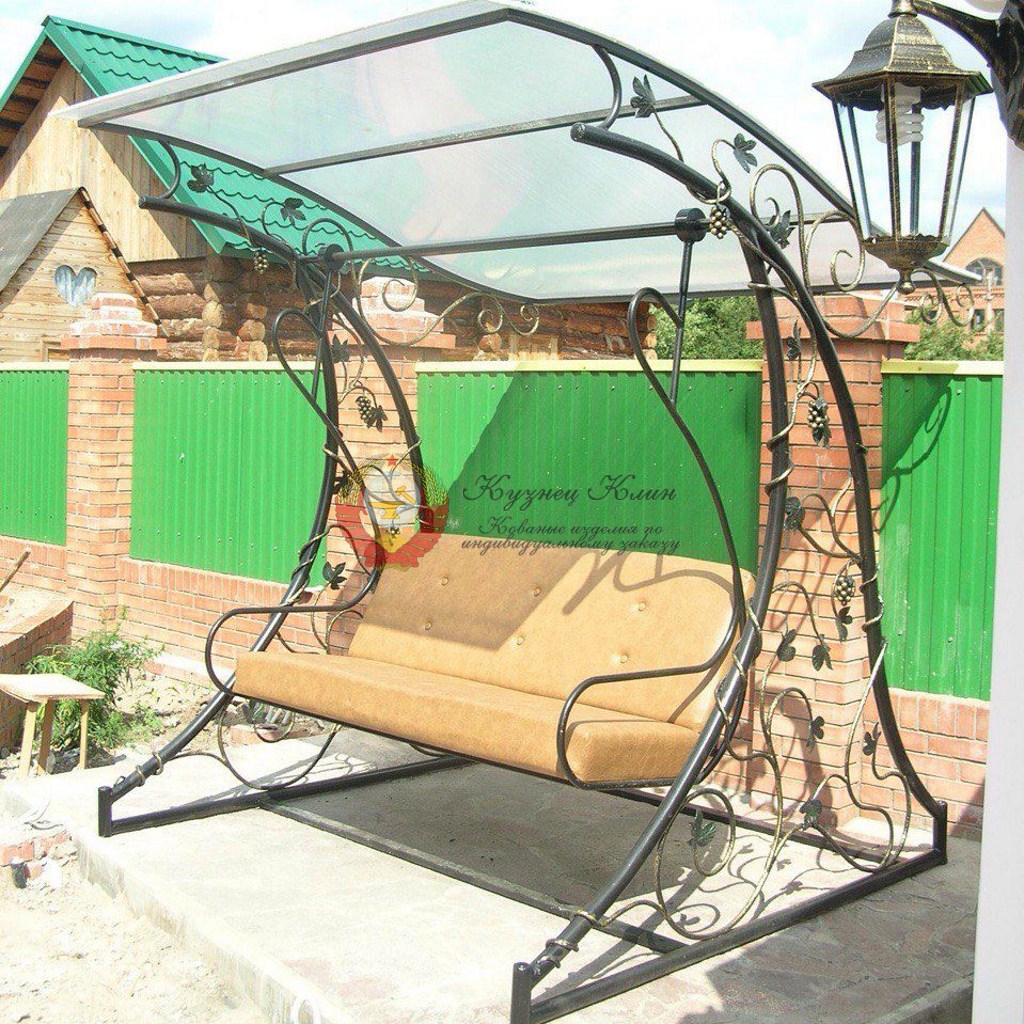 Кованые качели с мягкой спинкой