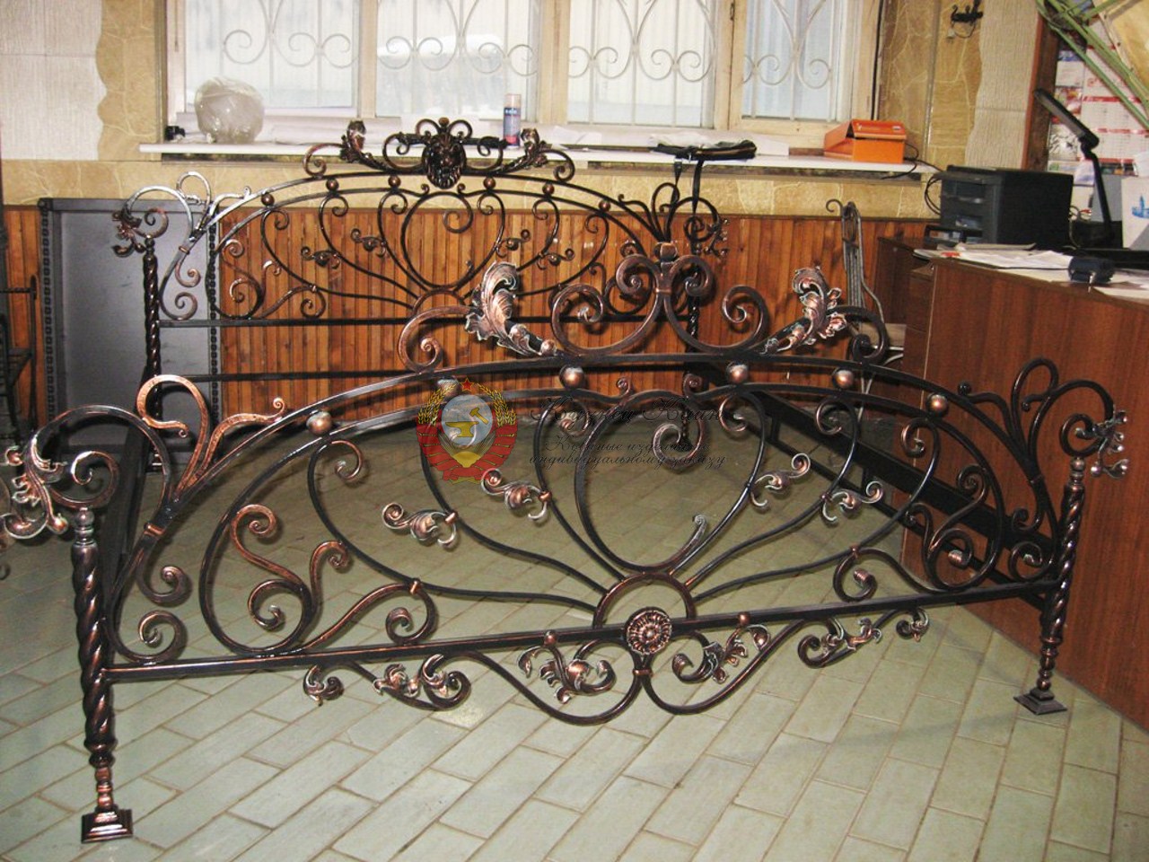 Кованая кровать патина медная