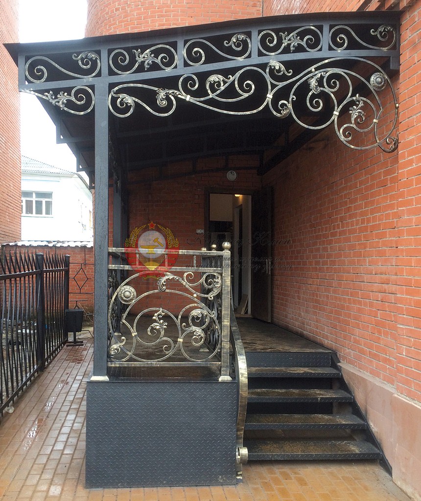 Навес кованый на вход