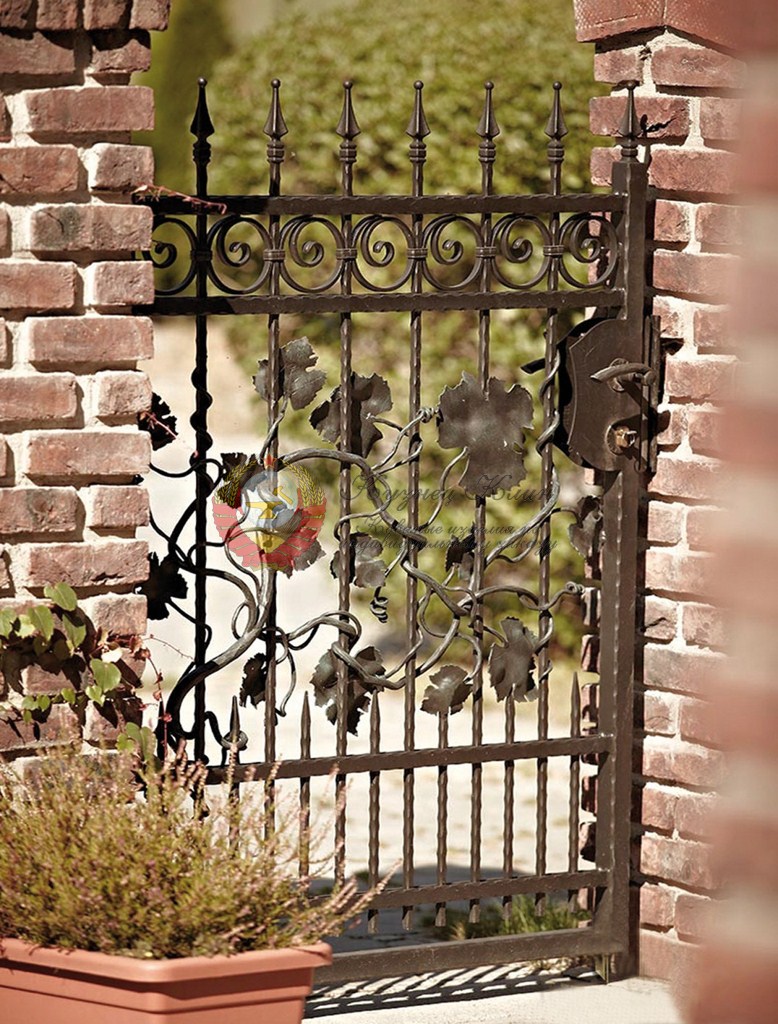 Калитка кованая низкая