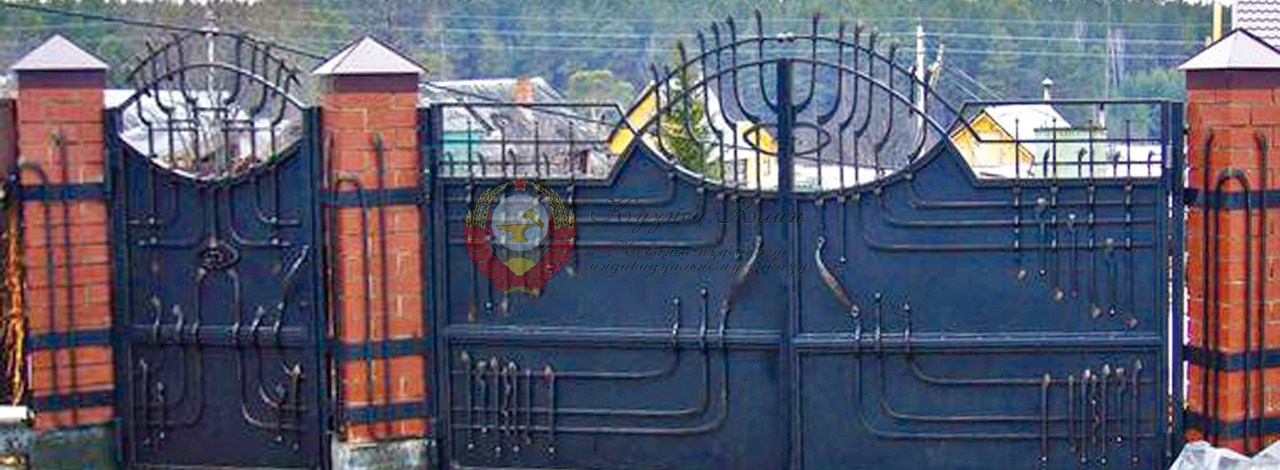 Кованые ворота после монтажа