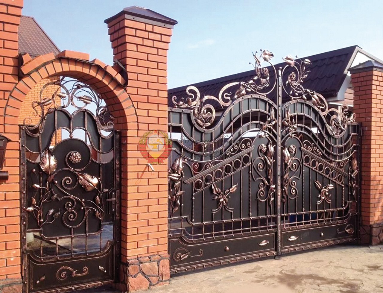 Кованые ворота смесь стилей