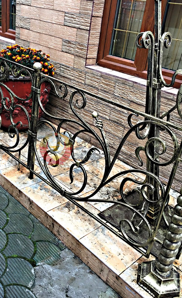 Кованое ограждения сада