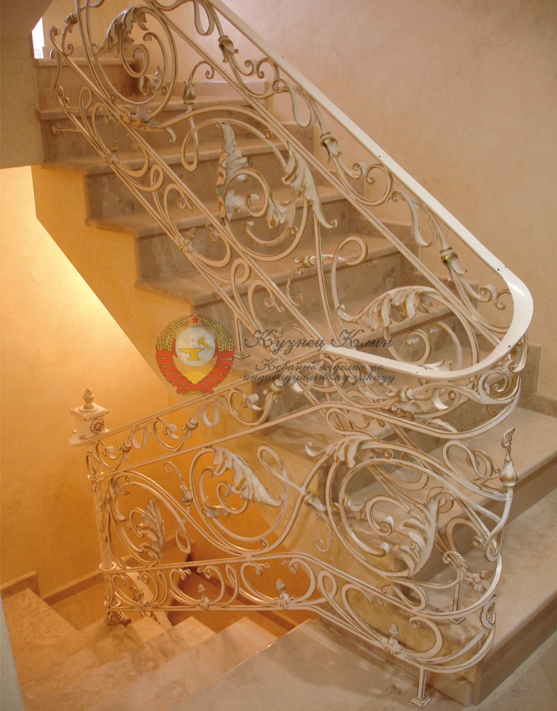 Кованые перила в белом цвете