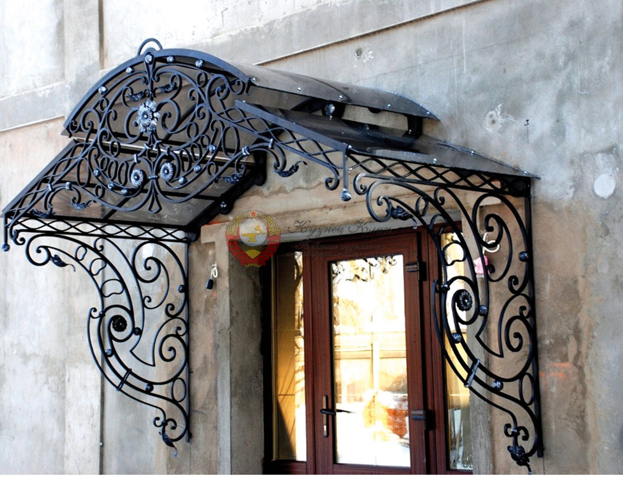 Кованый козырек с двумя крышами