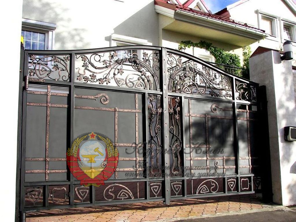 Ворота кованые классический модерн