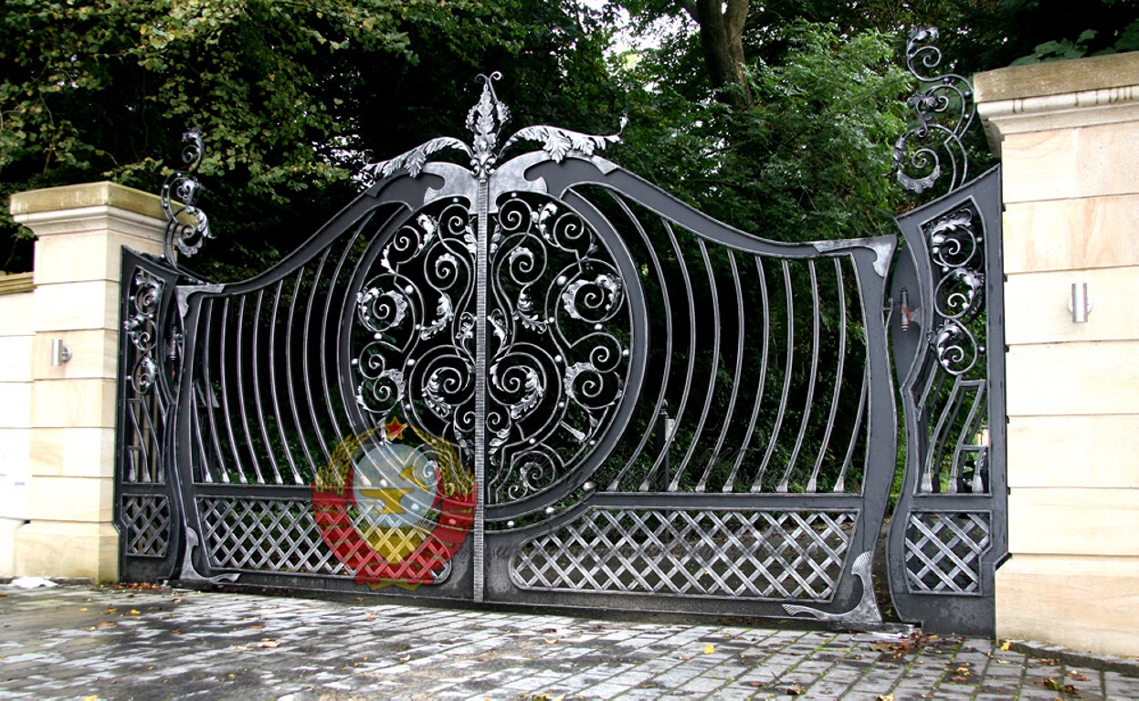 Кованые ворота бесконечность