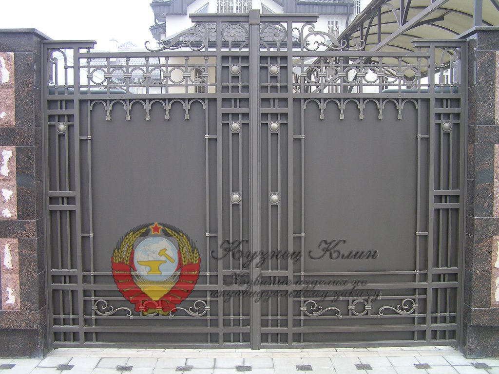 Кованые ворота глухие классика