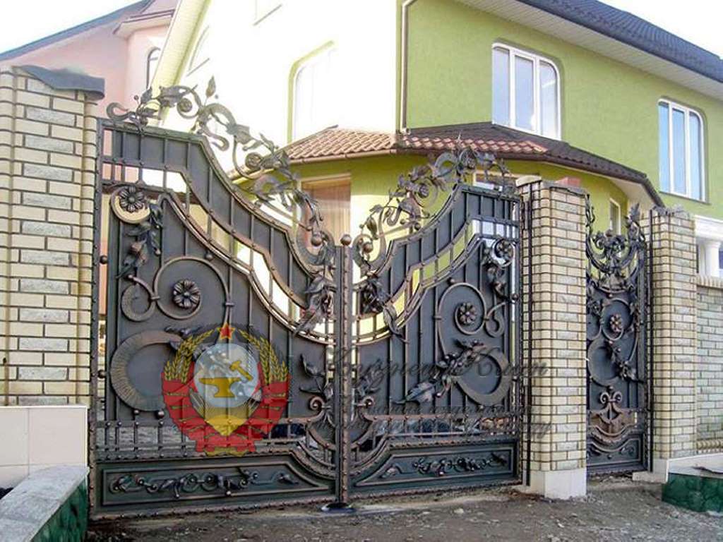 Кованые ворота модерн ростительный