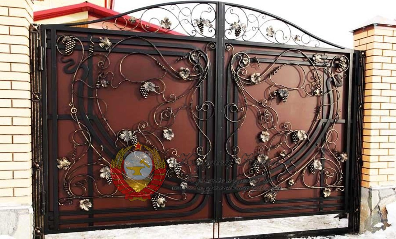 Кованые ворота простые виноград