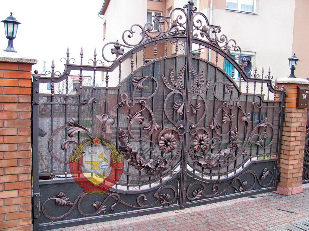 Кованые ворота с листьями