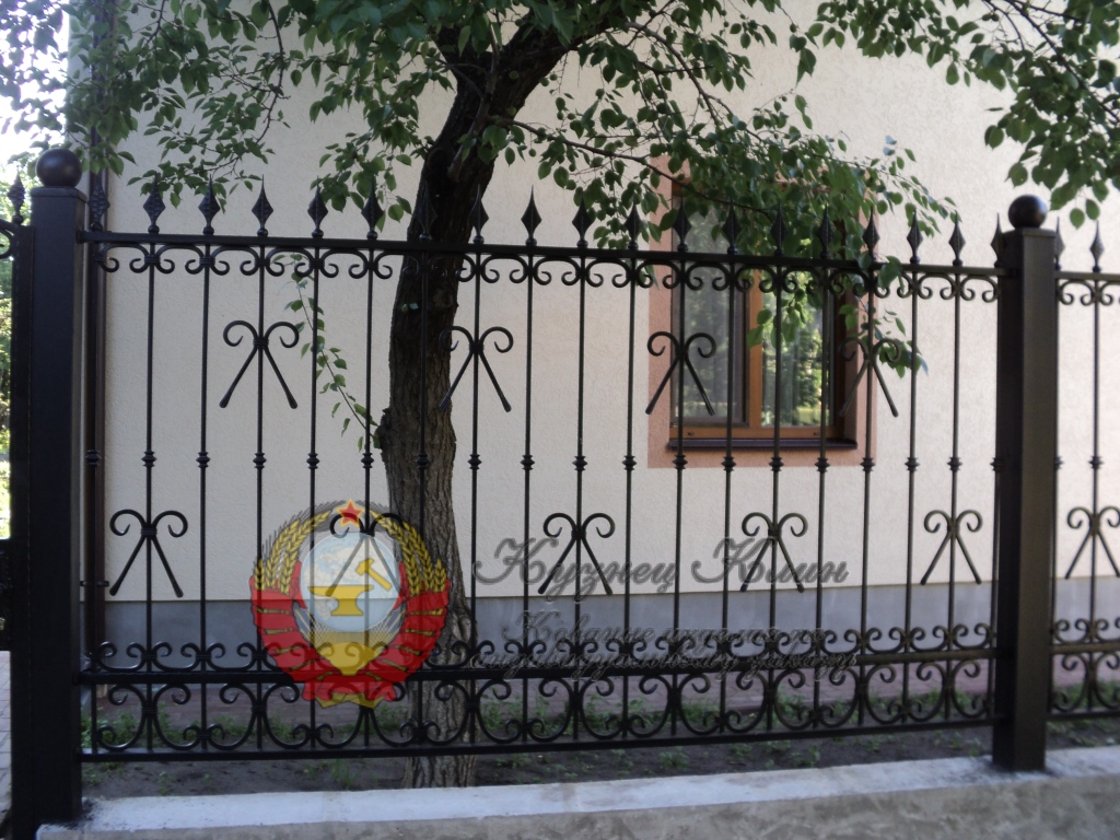 Кованый забор с пиками простой