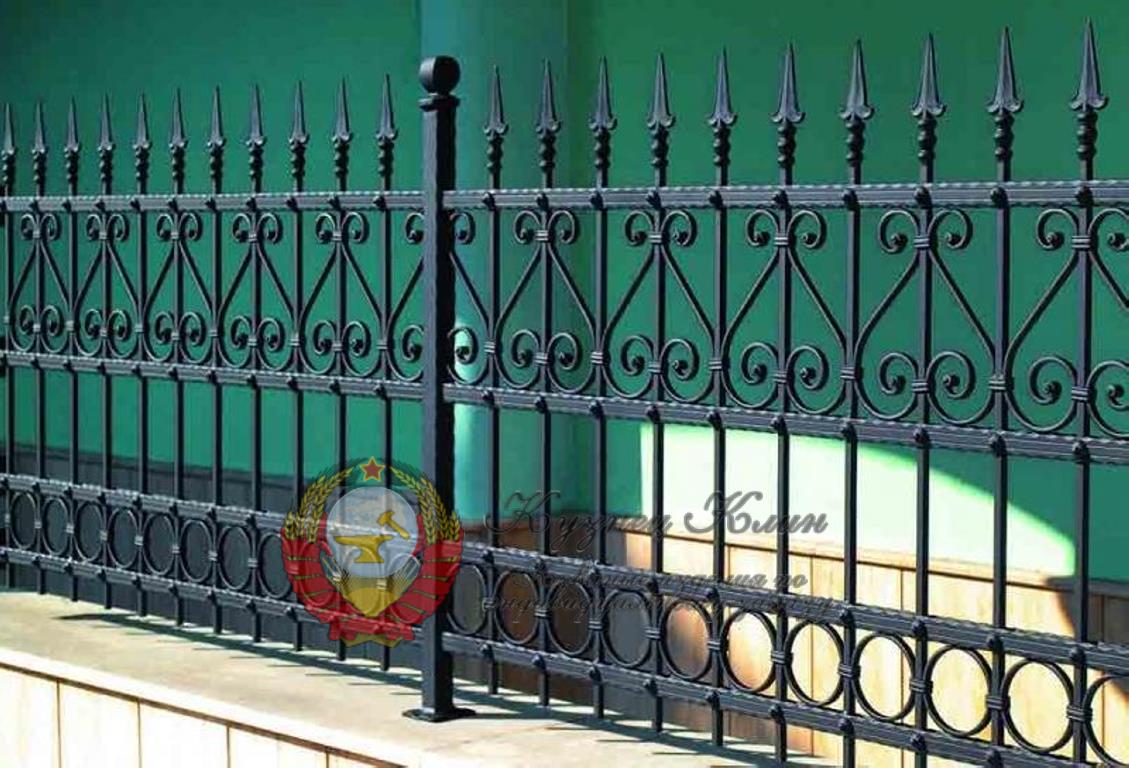 Кованый забор строгий