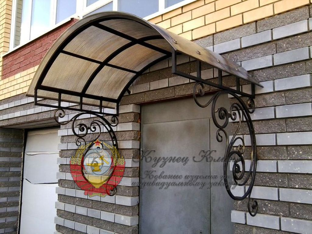 Кованый арочный козырек