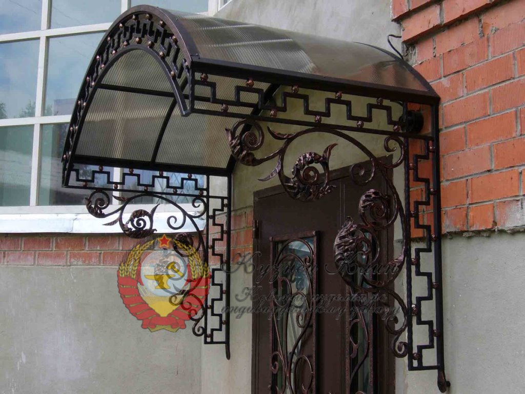 Кованый козырек на входную дверь