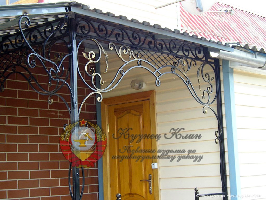 Кованый козырек с металлом