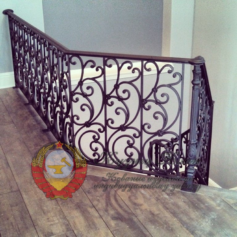 Кованое ограждение и второй свет