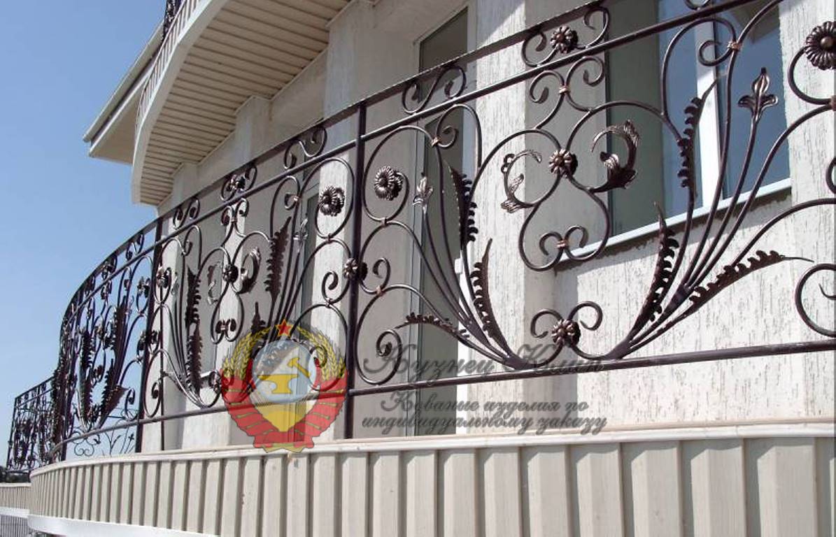 Кованые перила на балкон