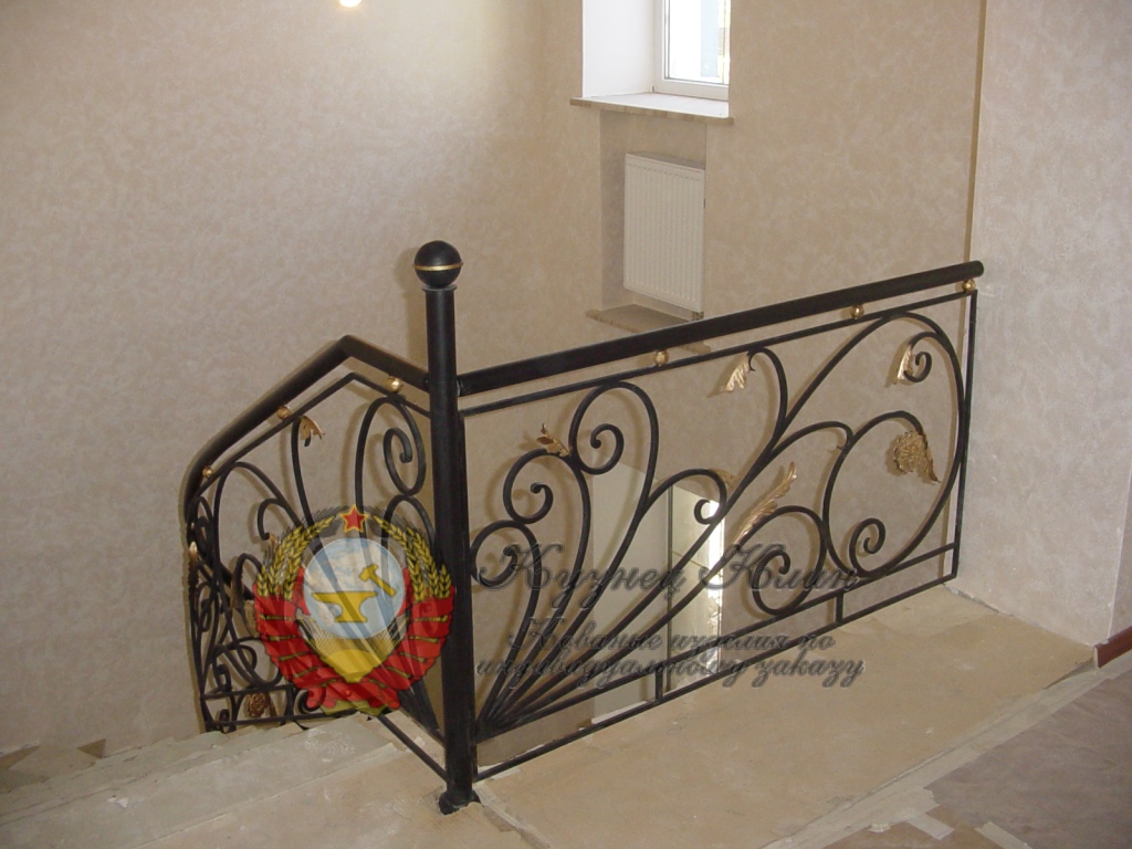 Кованые перила с ограждением