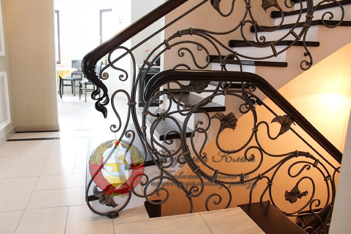 Пример кованого перехода перил