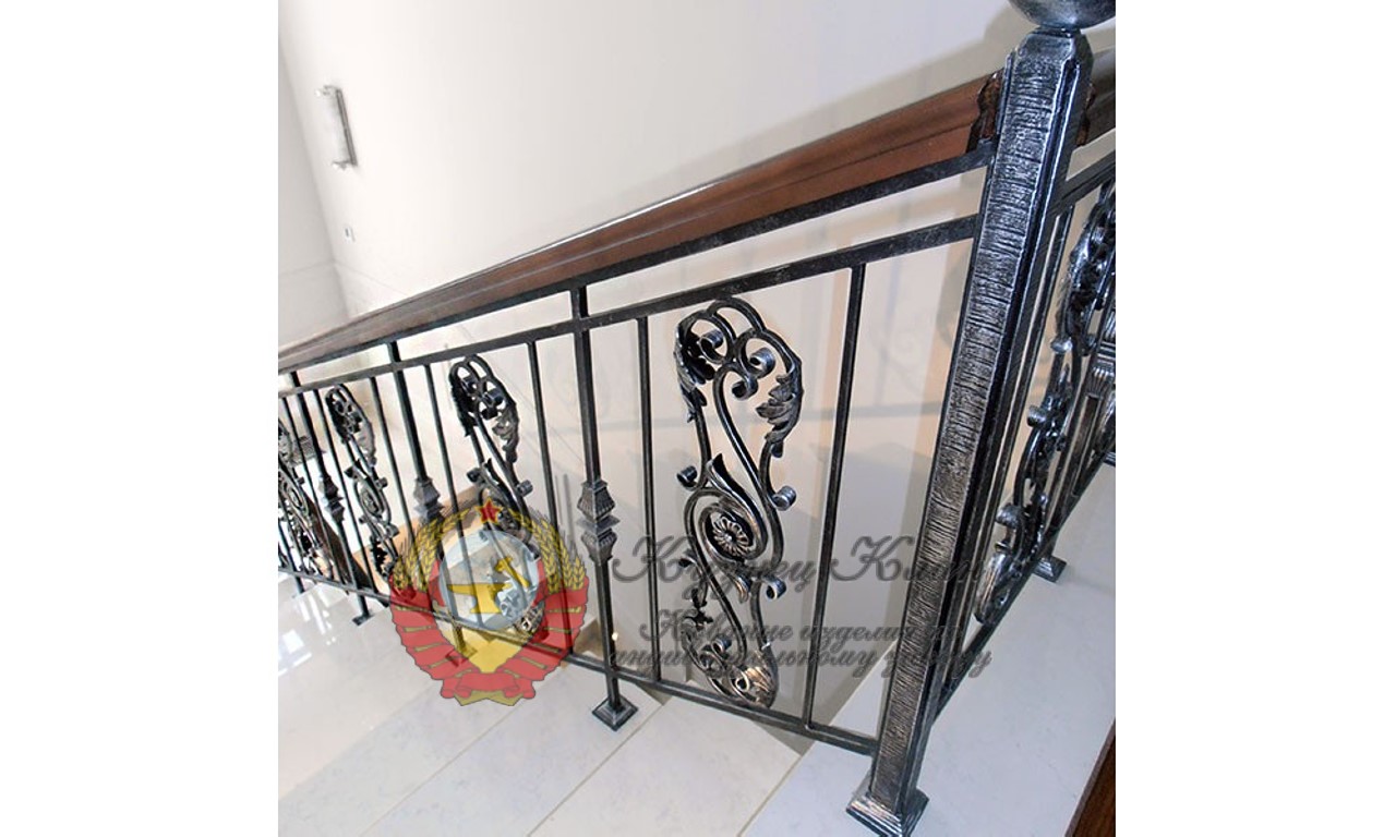 Пример кованых перил с простым рисунком
