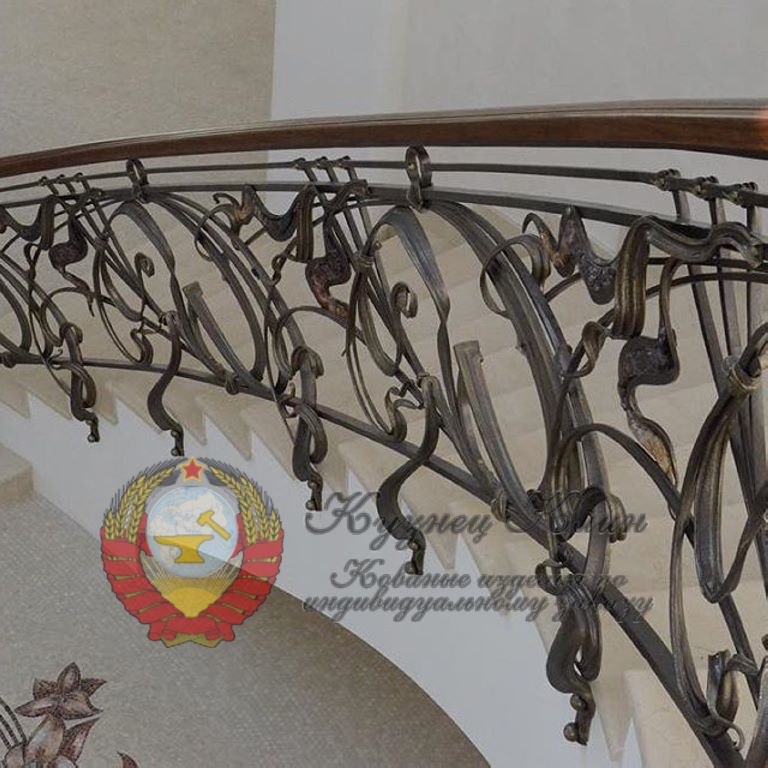 Кованое ограждение в растительном столе