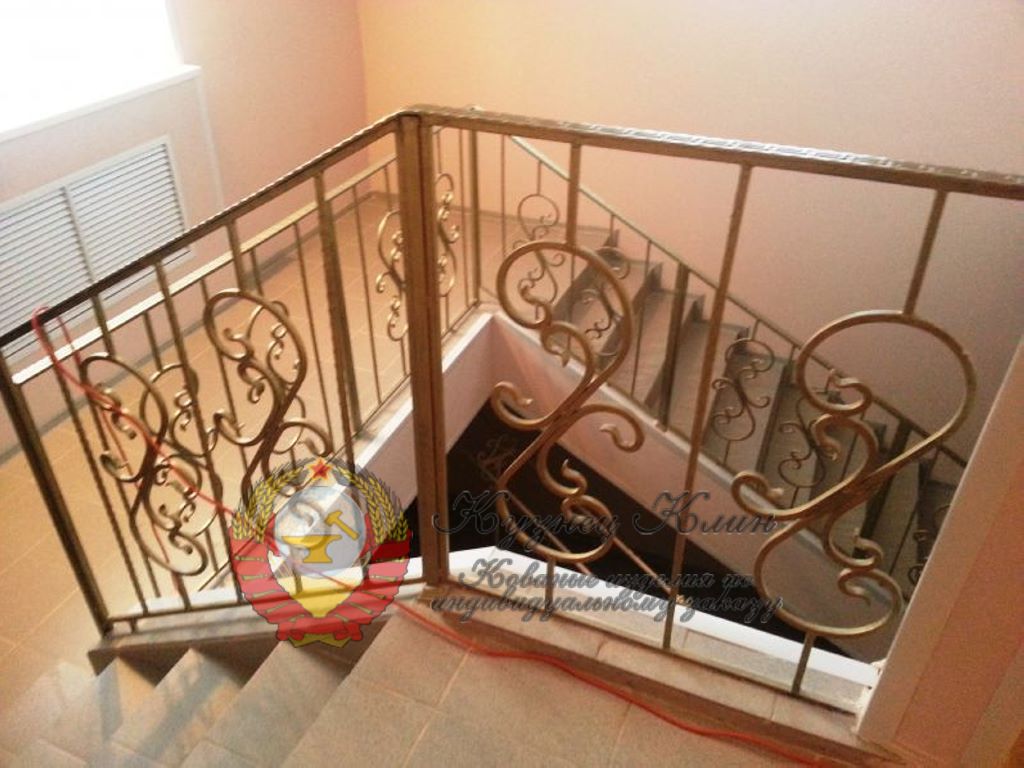 Кованое ограждение простое бронза