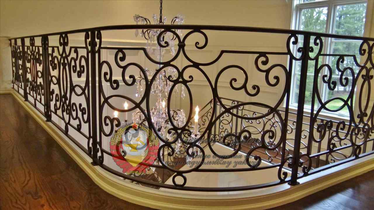 Кованое ограждение с английским перучнем