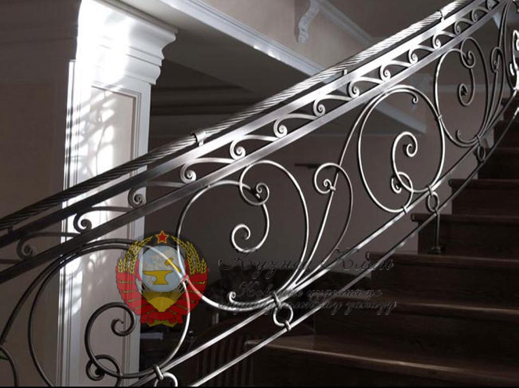 Кованое ограждение с винтовым перучнем