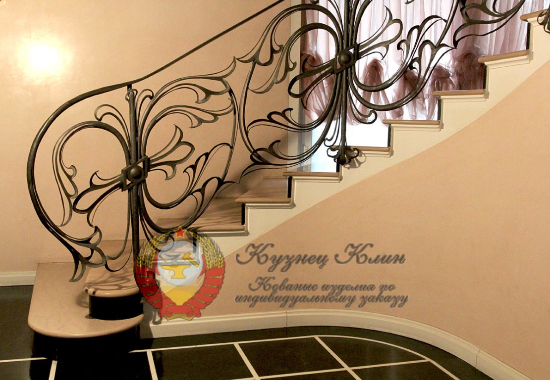 Ограждение лестницы в английском стиле