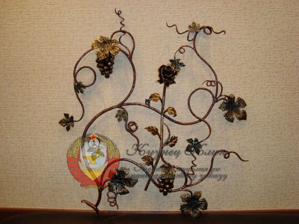 Кованая вешалка на стену