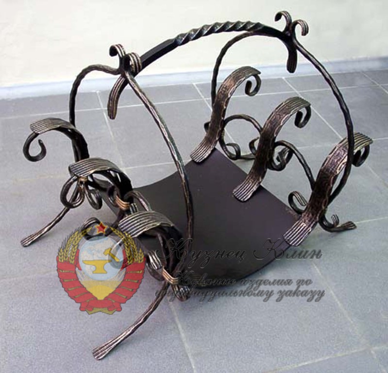 Кованая дровница с ручкой
