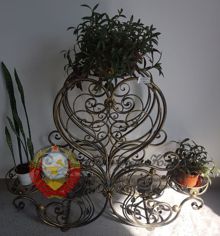 Кованая цветочница
