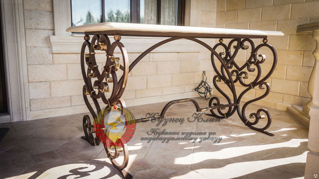 Кованый стол уличный