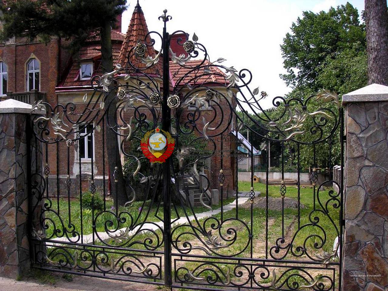 Кованые ворота роза