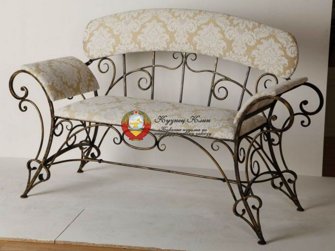 Кованая лавочка в прихожую