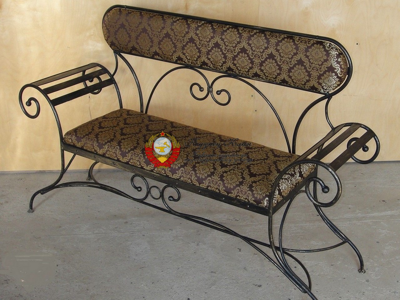Кованая лавочка со спинкой