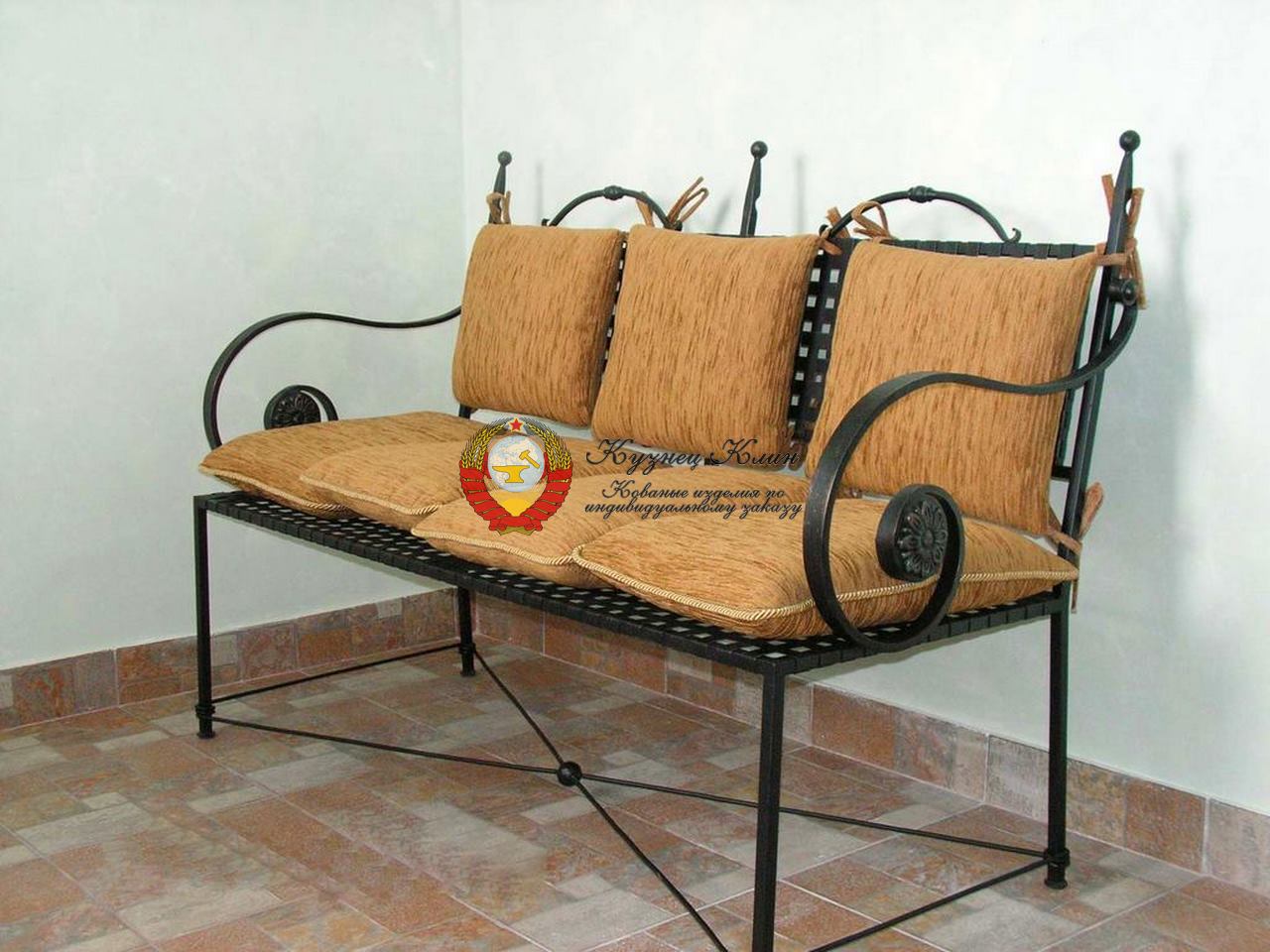 Кованая скамейка плетень