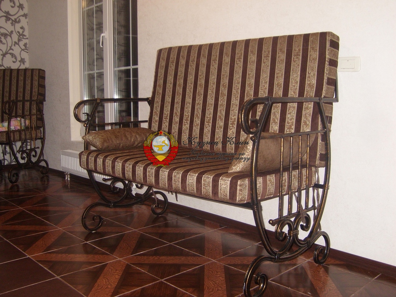 Кованая скамейка со спинкой