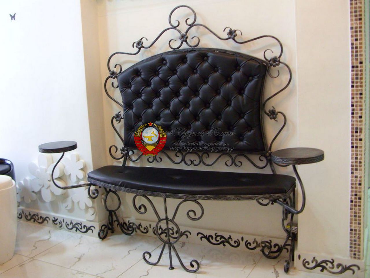 Кованое кресло в прихожку