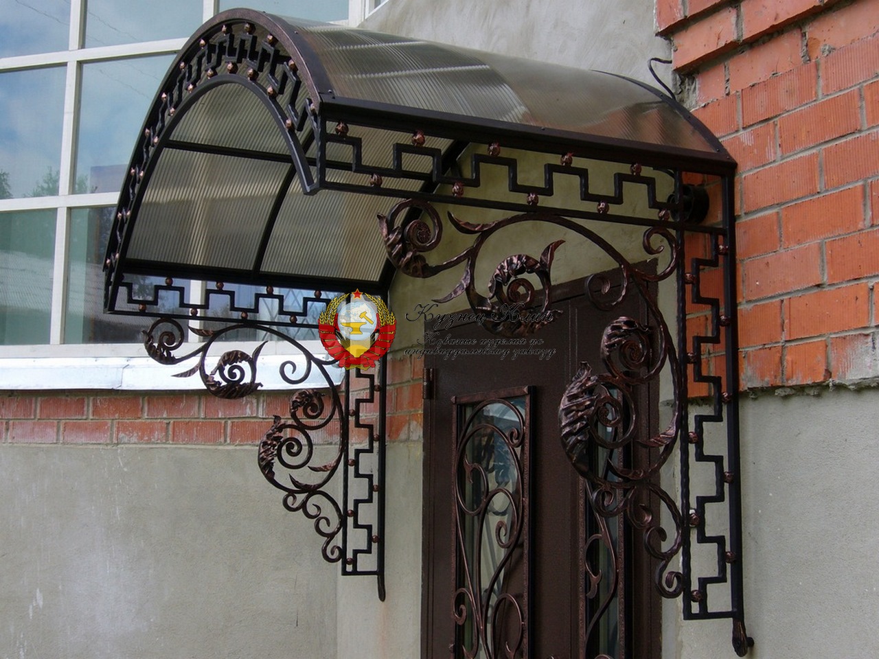 Кованый козырек с боковым упором