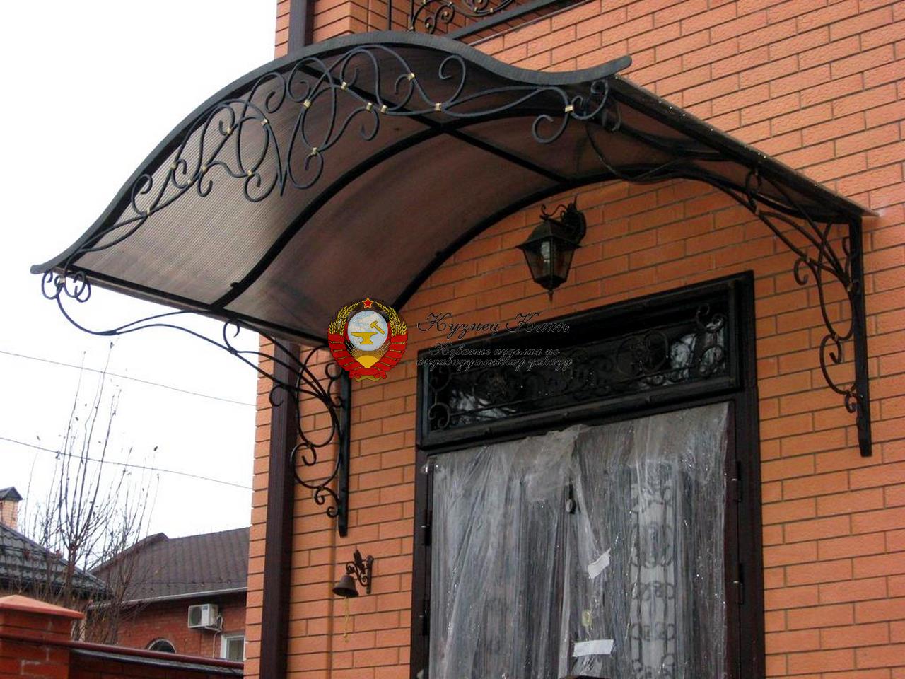 Кованый козырек с монолитным поликарбонатом